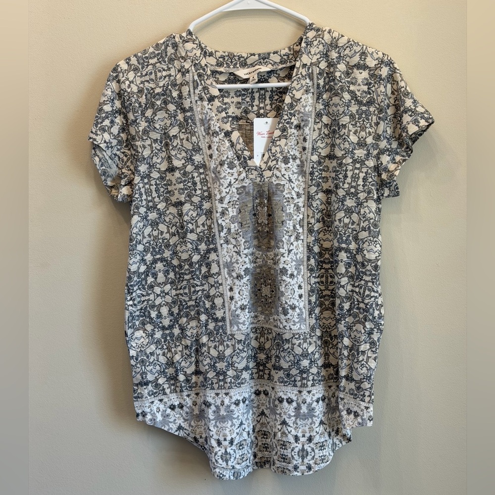 Lucky Brand top NEW size Medium medallion grey cream